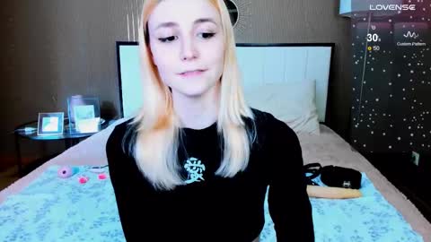 Snapshot of fleximona chatting on 09/27/25, 09:25 FlexiMona online show from 09/27/25, 09:25