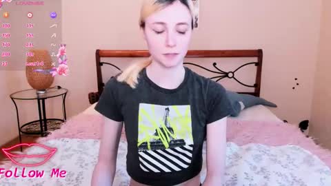 Snapshot of fleximona chatting on 10/16/25, 09:32 FlexiMona online show from 10/16/25, 09:32