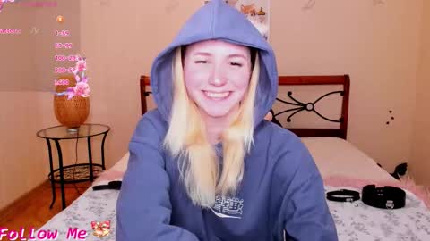 Snapshot of fleximona chatting on 11/23/25, 03:34 FlexiMona online show from 11/23/25, 03:34