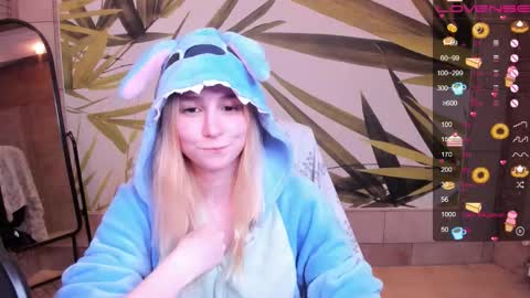 Snapshot of fleximona chatting on 02/14/26, 09:22 FlexiMona online show from 02/14/26, 09:22