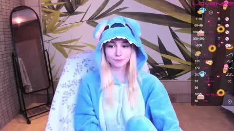 Snapshot of fleximona chatting on 02/15/26, 10:14 FlexiMona online show from 02/15/26, 10:14