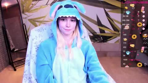 Snapshot of fleximona chatting on 02/15/26, 10:17 FlexiMona online show from 02/15/26, 10:17