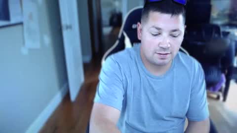 Snapshot of flguy_mike chatting on 01/05/26, 08:01 FL guy online show from 01/05/26, 08:01