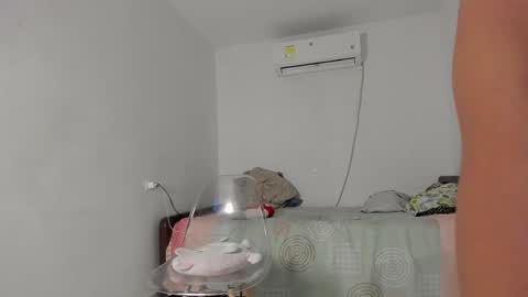 Snapshot of flor_herrera1 chatting on 02/24/25, 02:08    online show from 02/24/25, 02:08