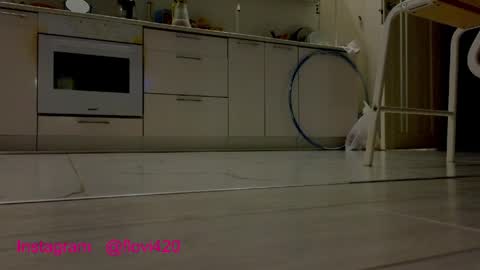 Snapshot of flor_vi chatting on 05/18/26, 02:34 Victoria create your account through my link online show from 05/18/26, 02:34