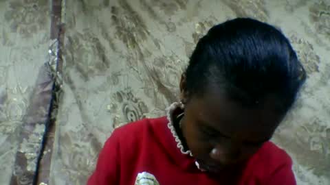 Snapshot of flora48230522373 chatting on 07/05/26, 04:25 flora48230522373 online show from 07/05/26, 04:25