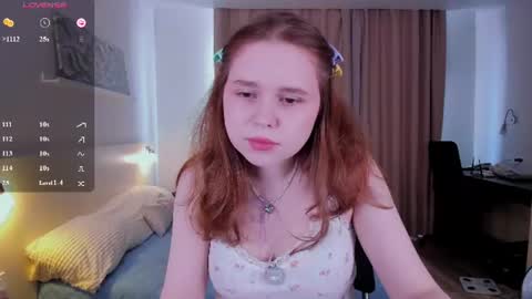 Snapshot of flora_fiore chatting on 06/24/26, 06:12 Hayley I WILL COME BACK ON MAY 27TH 6pm UTC online show from 06/24/26, 06:12