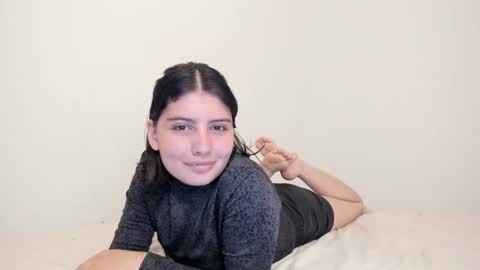 Snapshot of flordejamaica chatting on 09/25/25, 01:53 Tell me My Love online show from 09/25/25, 01:53