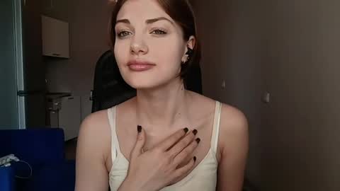 Snapshot of florenceheatly chatting on 05/19/26, 10:10 Flora online show from 05/19/26, 10:10