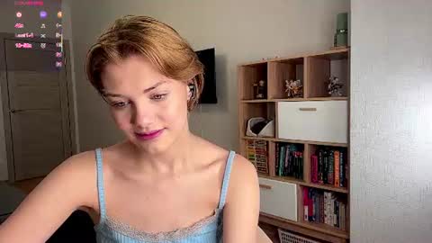 Snapshot of florenceheatly chatting on 07/22/26, 10:18 Flora online show from 07/22/26, 10:18