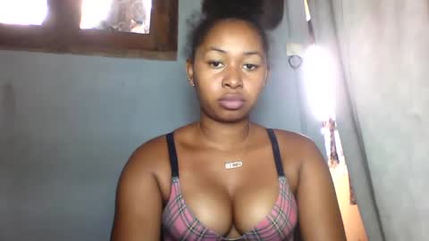 florencia011 online show from 02/23/25, 08:06