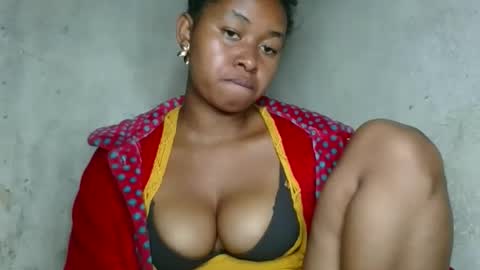 florencia011 online show from 10/31/25, 12:33