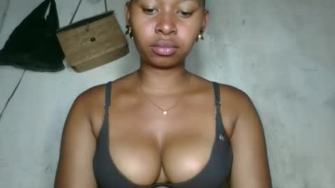 florencia011 online show from 11/09/25, 01:42