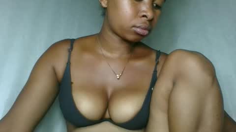 florencia011 online show from 12/18/25, 09:26