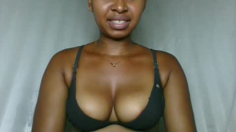 Snapshot of florencia011 chatting on 12/20/25, 09:49 florencia011 online show from 12/20/25, 09:49