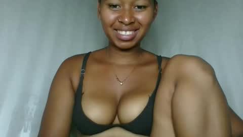 Snapshot of florencia011 chatting on 12/21/25, 12:23 florencia011 online show from 12/21/25, 12:23