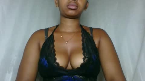 Snapshot of florencia011 chatting on 12/22/25, 03:25 florencia011 online show from 12/22/25, 03:25