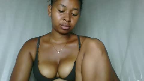 Snapshot of florencia011 chatting on 12/23/25, 07:39 florencia011 online show from 12/23/25, 07:39