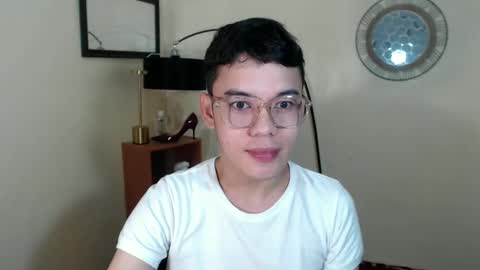 Snapshot of floriankeirxx_ chatting on 10/03/25, 10:23 floriankeirxx_ online show from 10/03/25, 10:23