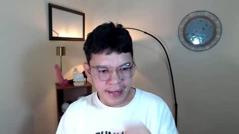 Snapshot of floriankeirxx_ chatting on 10/16/25, 04:57 floriankeirxx_ online show from 10/16/25, 04:57