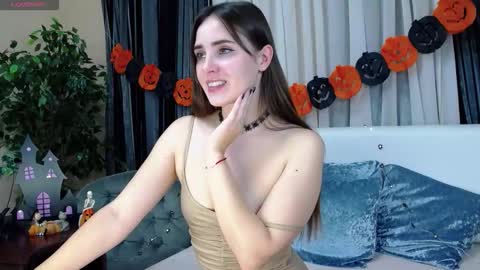 Snapshot of flouvet chatting on 10/31/25, 10:38 Flouvet online show from 10/31/25, 10:38