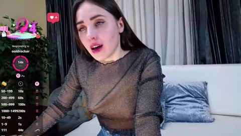 Snapshot of flouvet chatting on 11/15/25, 10:04 Flouvet online show from 11/15/25, 10:04