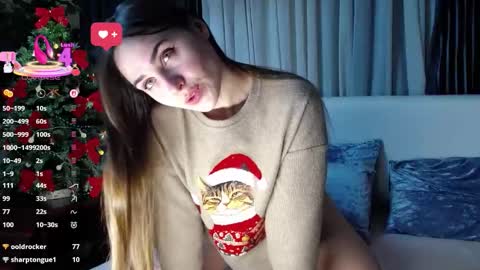 Snapshot of flouvet chatting on 12/17/25, 08:42 Flouvet online show from 12/17/25, 08:42