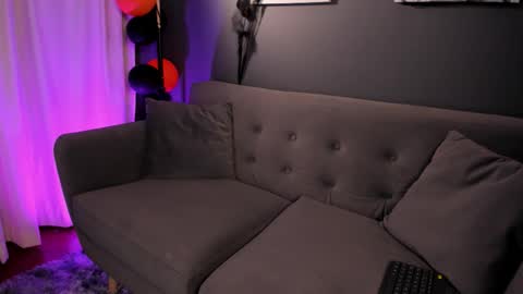 Snapshot of flower_smith_ chatting on 10/18/25, 11:55 Its a pleasure to meet you. Im Flower. Help me reach 1k. Follow me. online show from 10/18/25, 11:55
