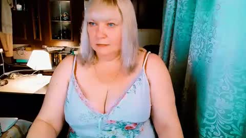 FlowerAhButterf online show from 09/21/25, 08:21