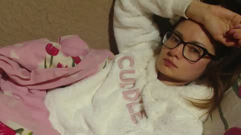 Snapshot of flowercandydoll chatting on 12/14/24, 02:45 say meow and send tip  online show from 12/14/24, 02:45