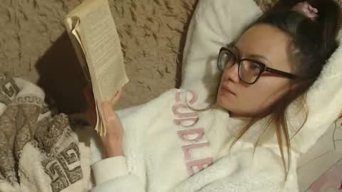 Snapshot of flowercandydoll chatting on 01/19/25, 06:32 say meow and send tip  online show from 01/19/25, 06:32