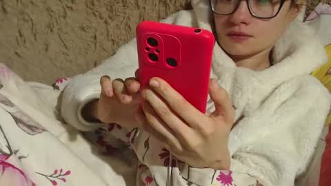 Snapshot of flowercandydoll chatting on 02/13/25, 05:26 say meow and send tip  online show from 02/13/25, 05:26