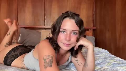 Snapshot of flowergirl448844 chatting on 12/23/25, 12:08 Flowergirl online show from 12/23/25, 12:08