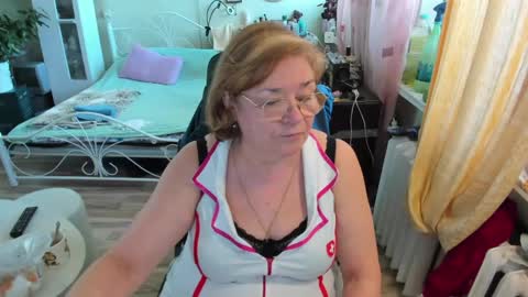 Snapshot of flowerlover8 chatting on 05/05/26, 07:27 Flowerlower online show from 05/05/26, 07:27