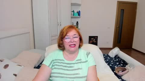 Snapshot of flowerlover8 chatting on 05/24/26, 02:55 Flowerlower online show from 05/24/26, 02:55