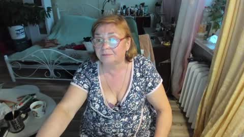 Snapshot of flowerlover8 chatting on 06/06/26, 06:45 Flowerlower online show from 06/06/26, 06:45