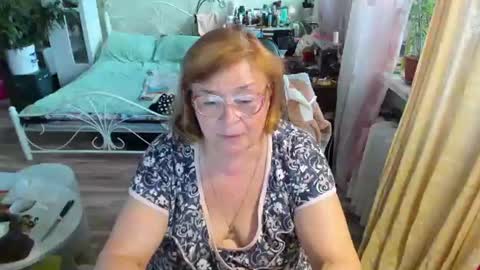 Snapshot of flowerlover8 chatting on 06/09/26, 05:57 Flowerlower online show from 06/09/26, 05:57