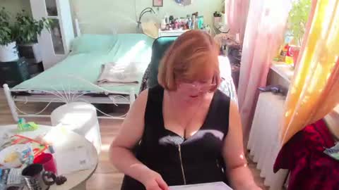 Snapshot of flowerlover8 chatting on 06/19/26, 01:15 Flowerlower online show from 06/19/26, 01:15