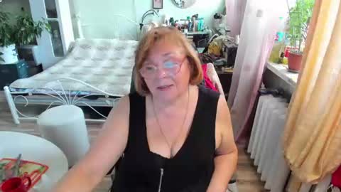 Snapshot of flowerlover8 chatting on 06/21/26, 07:11 Flowerlower online show from 06/21/26, 07:11