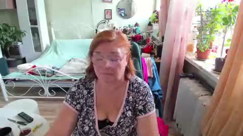 Snapshot of flowerlover8 chatting on 07/19/26, 08:07 Flowerlower online show from 07/19/26, 08:07
