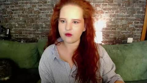 Snapshot of floweroffreedom_ chatting on 12/15/25, 06:06 FlowerOfFreedom online show from 12/15/25, 06:06