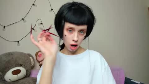 Snapshot of flowerofsin2001 chatting on 10/11/25, 04:05 Flower online show from 10/11/25, 04:05