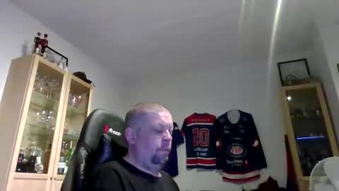 Snapshot of fluffy_espen chatting on 03/16/26, 05:44 fluffy_espen online show from 03/16/26, 05:44