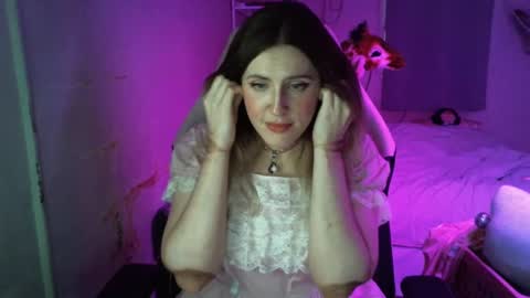 Snapshot of fluxsux chatting on 09/15/25, 01:55 Flux online show from 09/15/25, 01:55