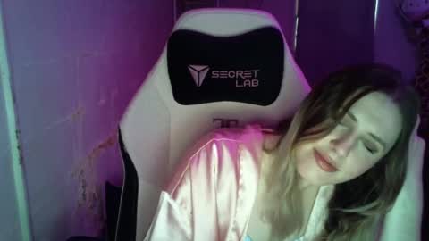 Snapshot of fluxsux chatting on 11/05/25, 02:39 Flux online show from 11/05/25, 02:39