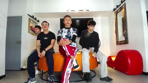 Snapshot of flyckers chatting on 01/11/26, 10:15 flyckers online show from 01/11/26, 10:15