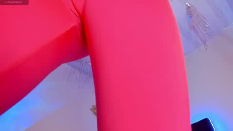 Snapshot of flylia_ chatting on 09/27/25, 10:37 lia online show from 09/27/25, 10:37