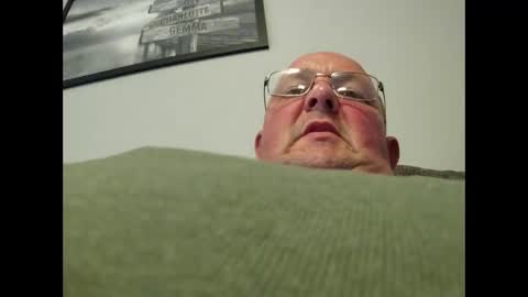 Snapshot of focusfuker chatting on 09/17/25, 01:13 focusfuker online show from 09/17/25, 01:13