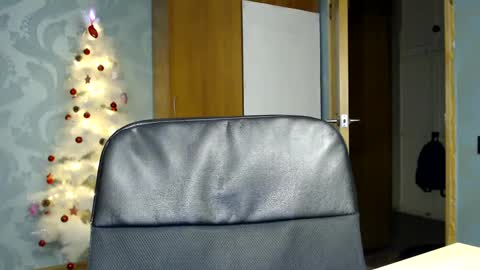 Snapshot of fofhcf chatting on 01/25/25, 12:27 Molli Ready for any play with you. Hottest show in pvt Help a student earn big tokens online show from 01/25/25, 12:27