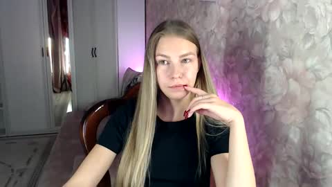 Snapshot of fofhcf chatting on 10/16/25, 02:18 Molli Ready for any play with you. Hottest show in pvt Help a student earn big tokens online show from 10/16/25, 02:18